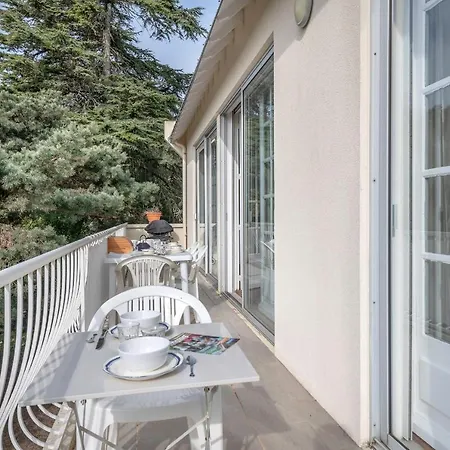 Hébergement de vacances à à 100m De La *